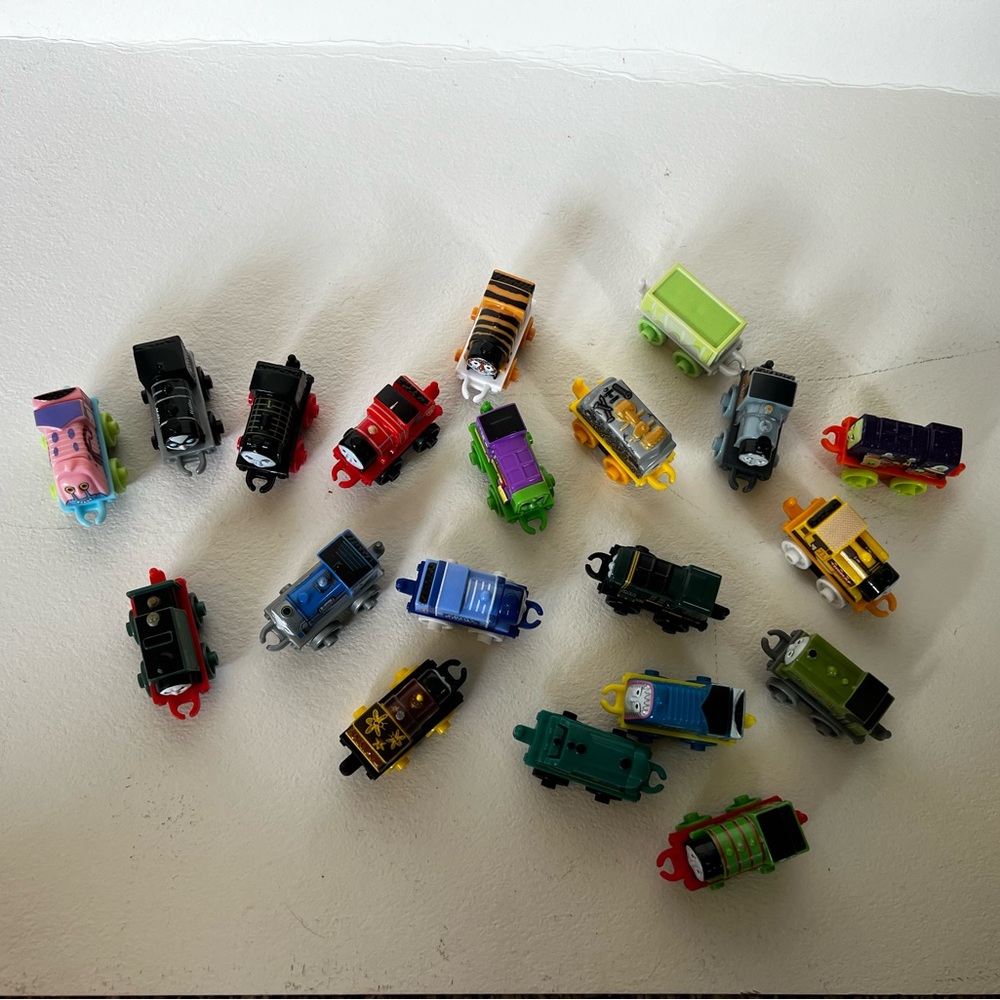 20 Thomas & Friends Mini Train Collection - Picture 4 of 5